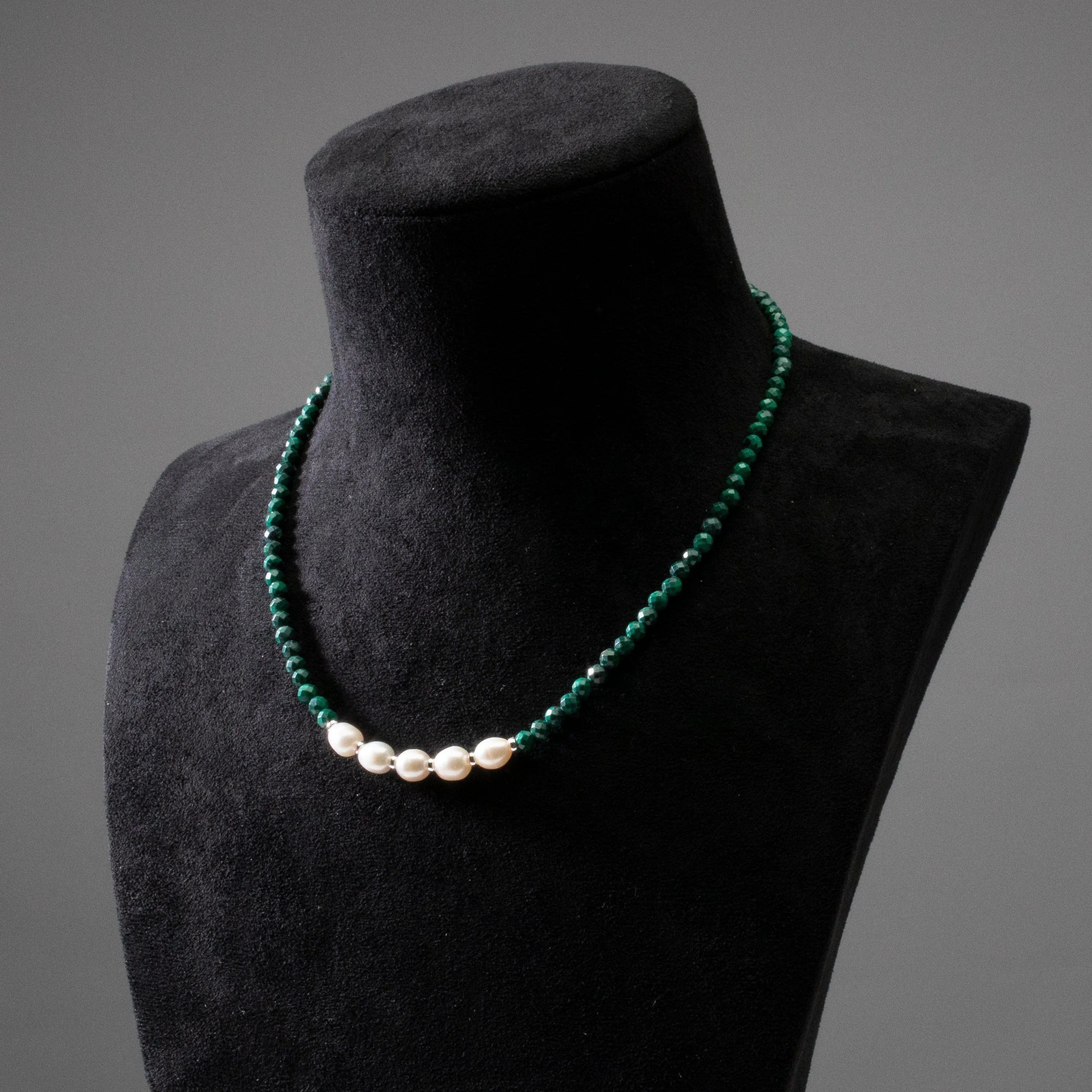 4mm Faceted Malachite Bead Necklace with 5 Pearls with 925 Silver Clasp