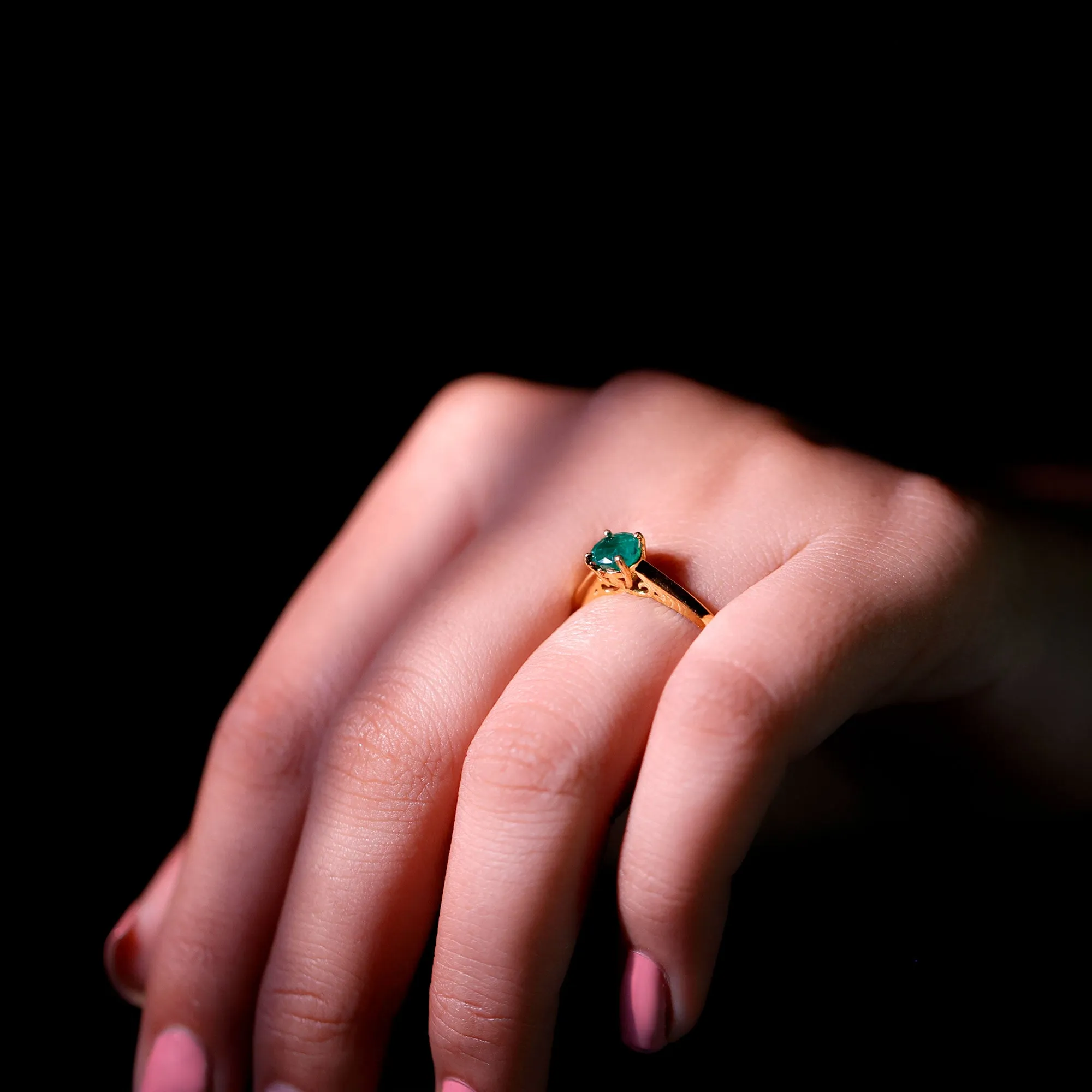 5 MM Simple Round Cut Solitaire Emerald Gold Ring