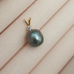 French Tahitian Baroque Pearl, 18k Yellow Gold Jewellery