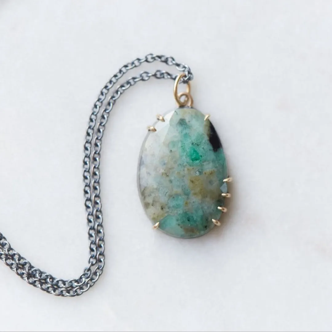 Mire's Breeze Emerald Vanity Necklace