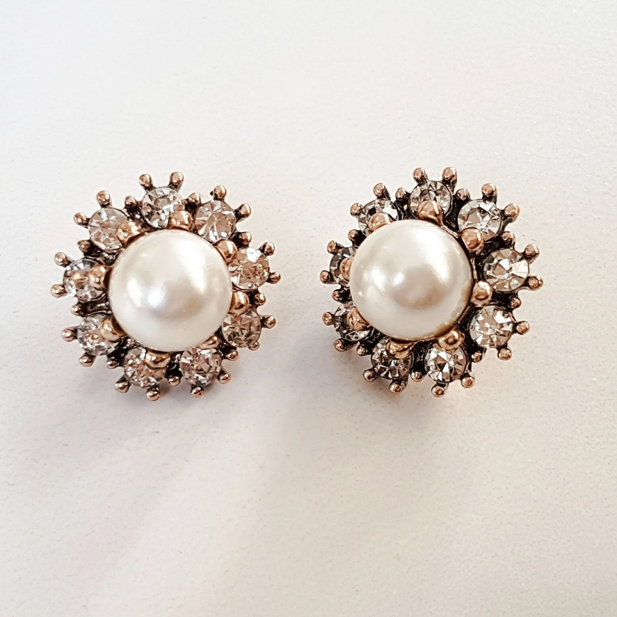 PARISA Gold Pearl Stud Earrings