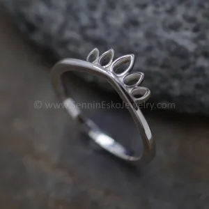 READY TO SHIP Silver Simple Crown Inspired Ring, Size 7