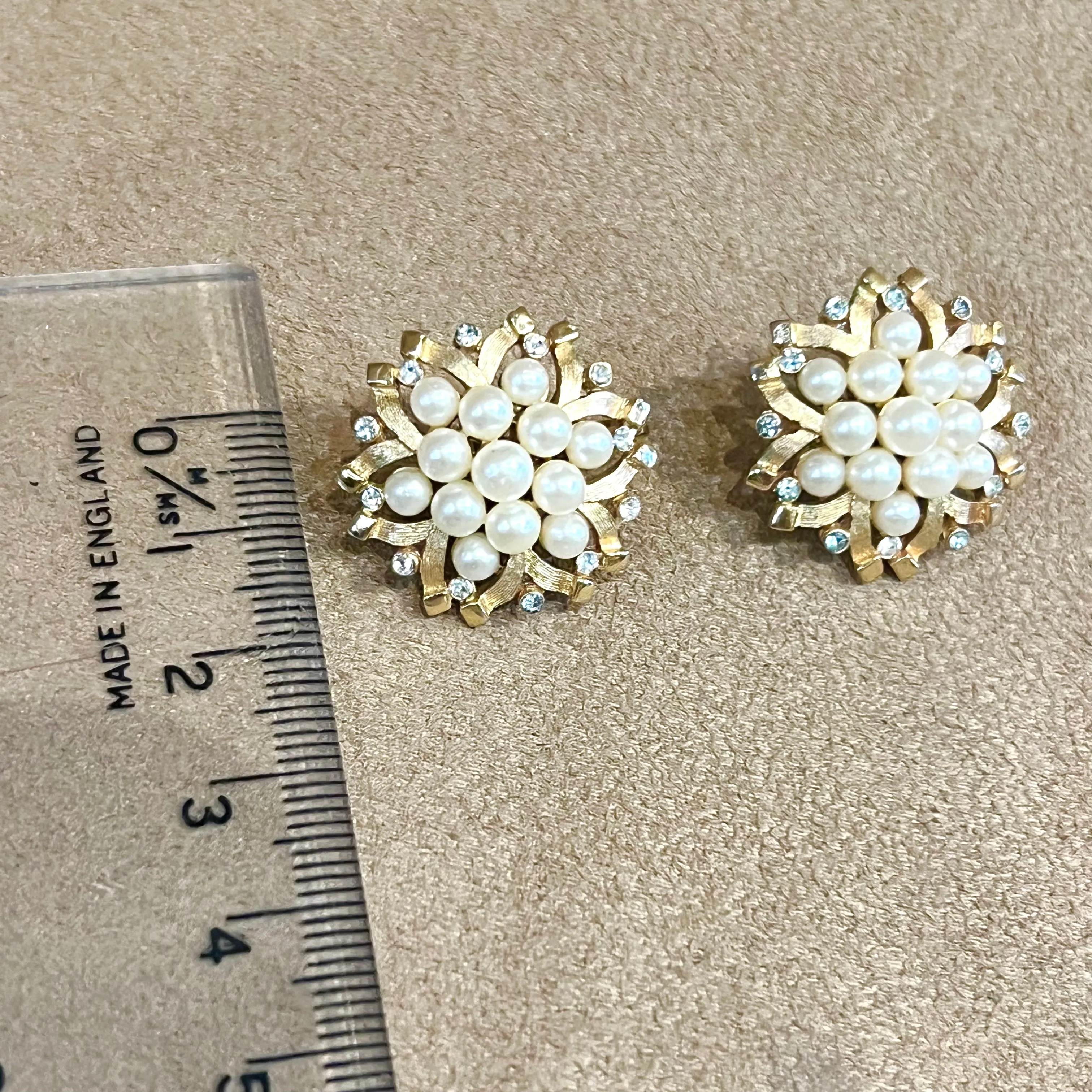 Trifari Pearl Vintage Round floral Clip On Earrings