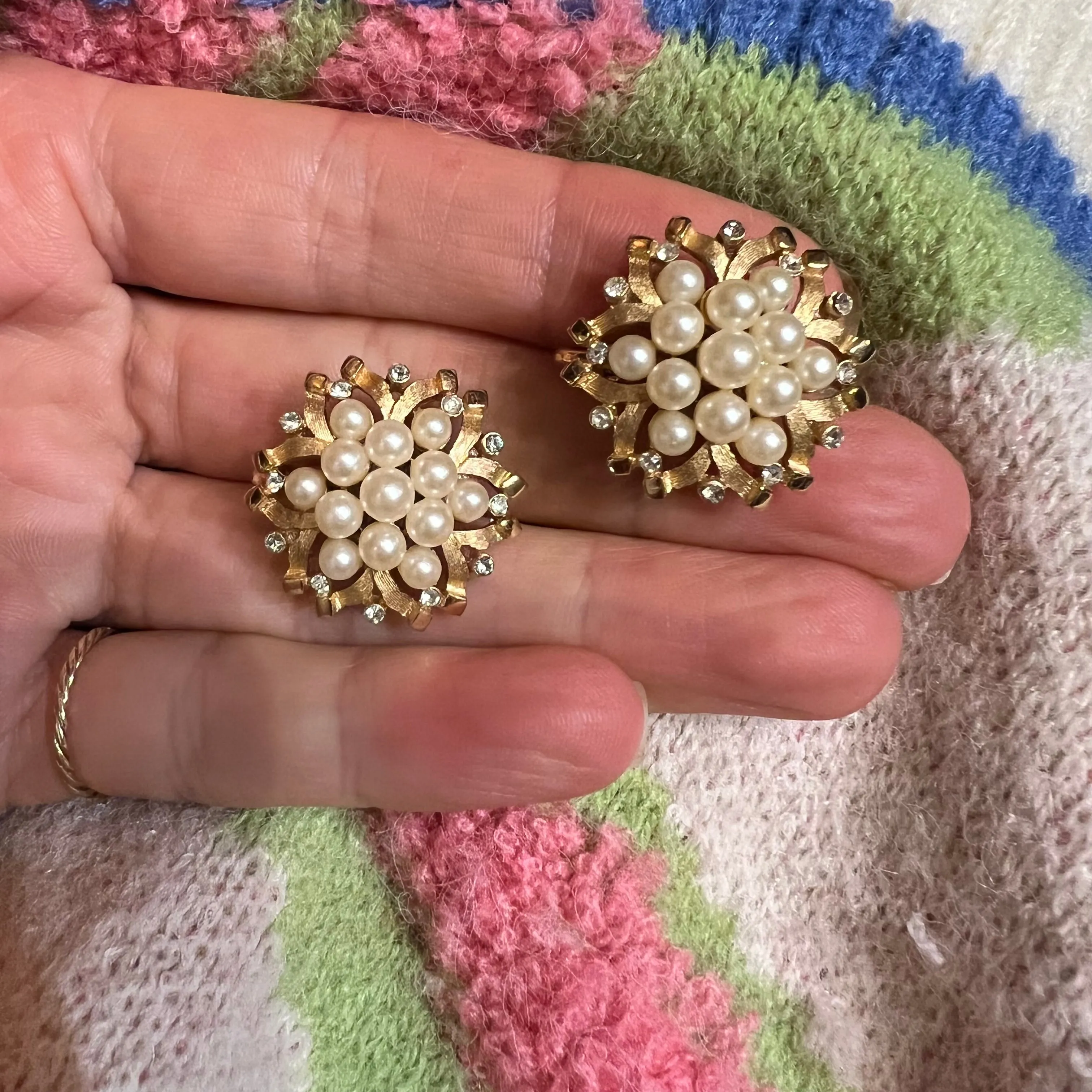 Trifari Pearl Vintage Round floral Clip On Earrings