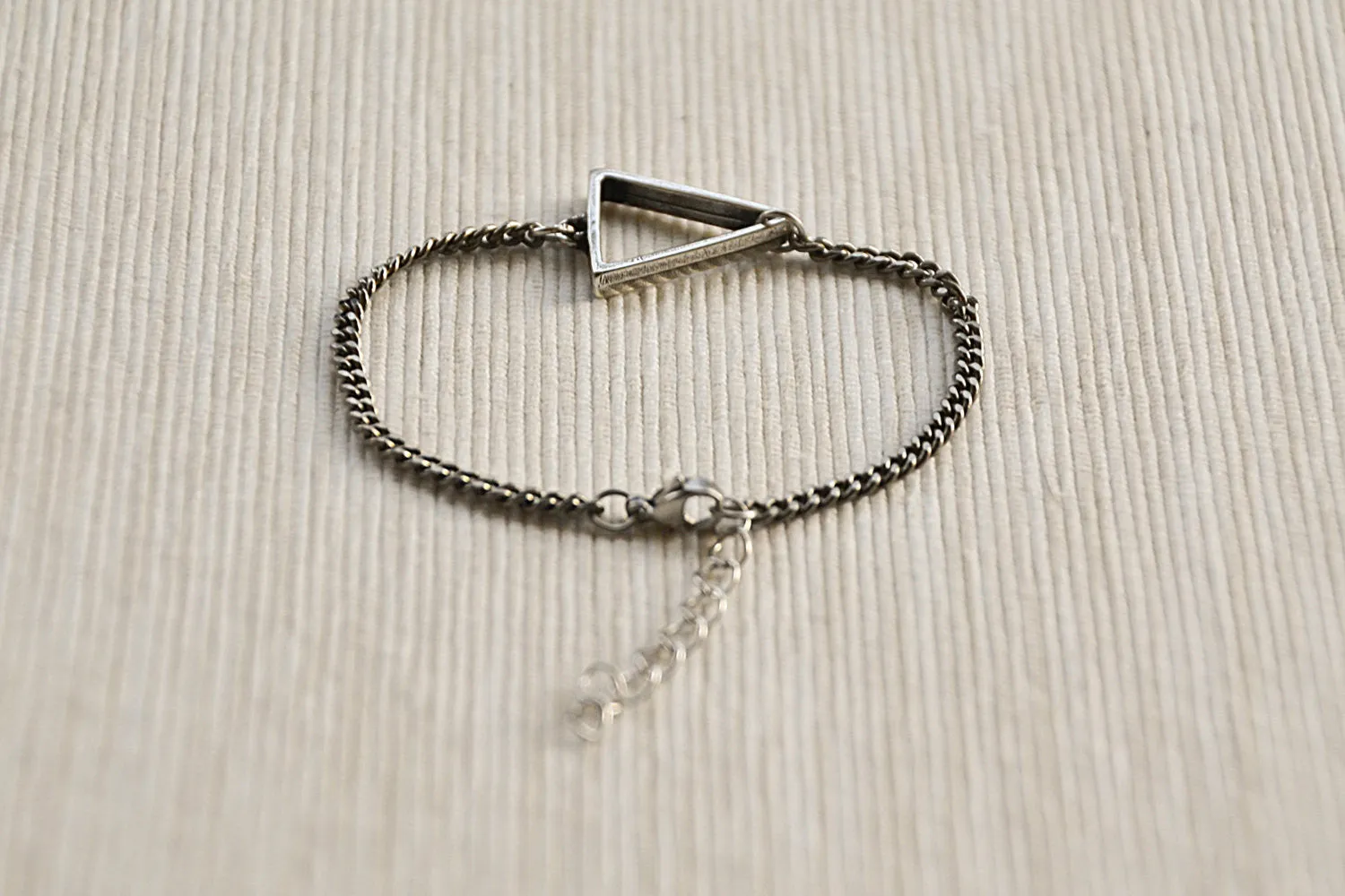 Women bracelet with silver Triangle charm, chain bracelet