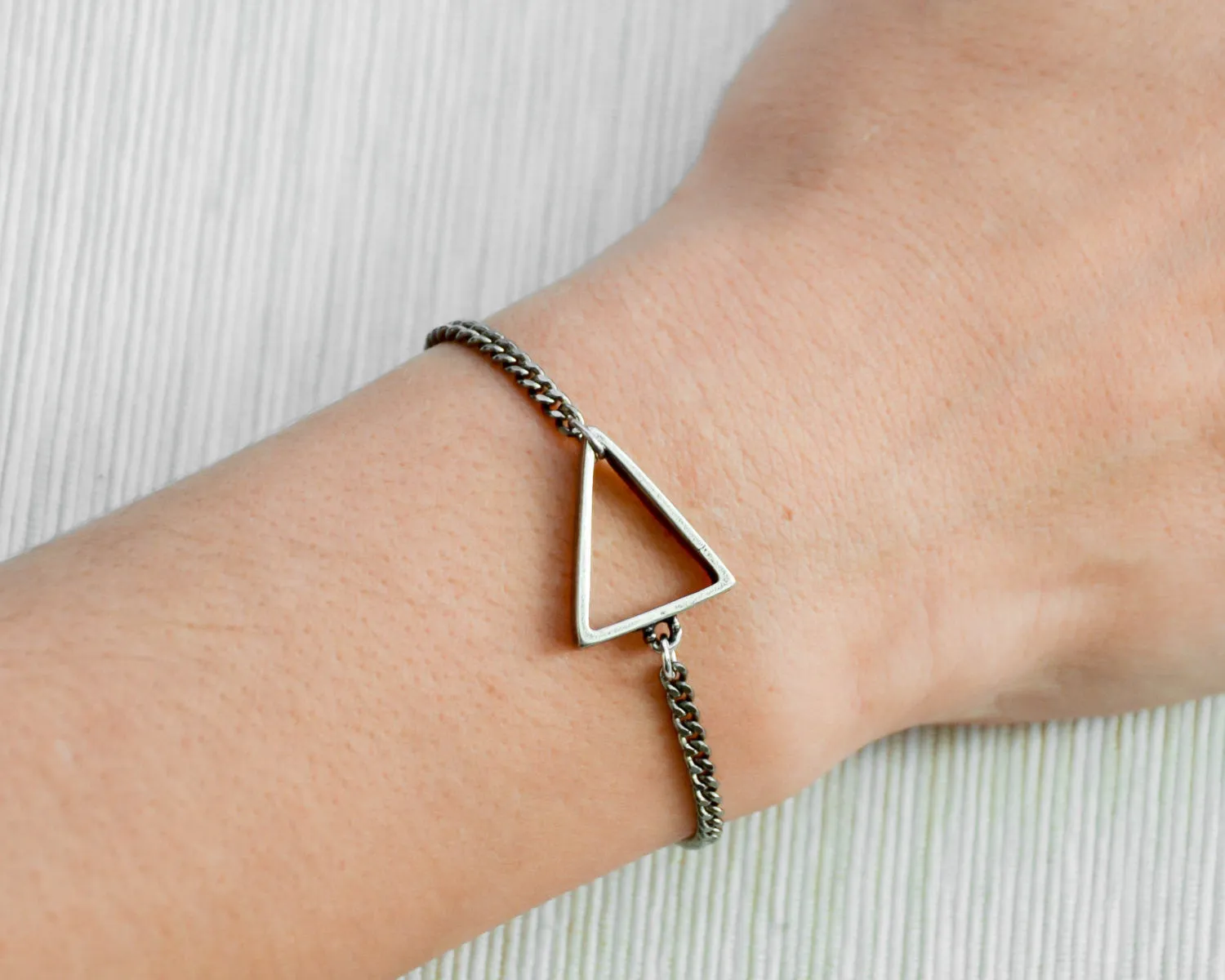 Women bracelet with silver Triangle charm, chain bracelet